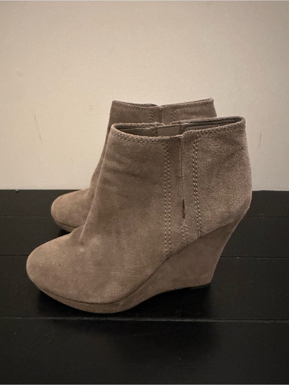 🍎 Jessica Simpson Suede Wedge Ankle Booties